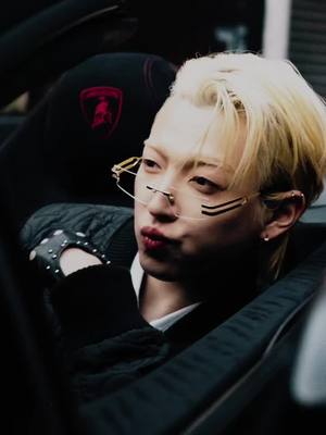 A post by @odetari on TikTok caption: I now have hundreds of postcards/pics of HJ because of you guys on tour 😭 #fyp #dance #edm #odecore #fypツ #odetari 