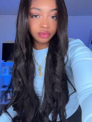 A post by @alasiabeautyy on TikTok caption: Ishow Wig in my bio ❤️ @Ishow Hair #wig #gluelesswig 