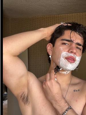 A post by @aaronmercury on TikTok caption: Con todo respeto se te ve pesado 😎 #skincare