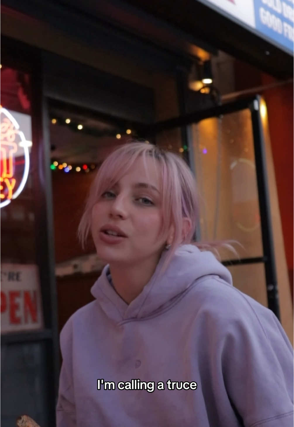 A post by @haileyknox on TikTok caption: 🌷🌹🌷🌹