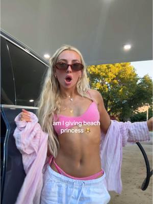 A post by @briannapetruzzi on TikTok caption: beach princess 👸🏼 