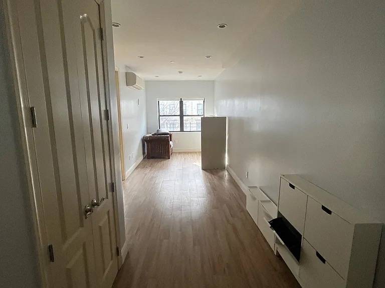 A post by @crownrealestatecompany on TikTok caption: 1 Bedroom Apartment 600 sqft  Rent: $880 Per Month Including Utilities  Located at 523 West 173rd Street,  APT 2R, New York, New York  Description: Expansive Authentic One-Bedroom Apartment Well-Lit. Generous Living Area. Bedroom Accommodates a Queen-Sized Bed. Features Two Ample Closets. To schedule an appointment for viewing, text me at (315)395-5812  #apartmenthunting #curbappeal #dreamhome #forrent #forsale #Home #homesforsale #househunting #justlisted #justlisted + city. #justsold #midcenturymodern #newhome #newlisting #petfriendly #propert #realestateforsa #renovated #turnofthecentury #victor