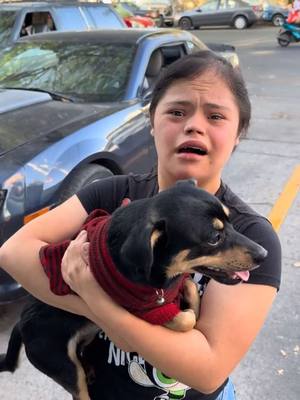 A post by @elhueleperron_ on TikTok caption: Lupe es muy descuidada 🥹 Dale “❤️” golpe para más videos @La Buen Lupe @fabiola_lideo #parati #viral #fyp #foryou #risa 