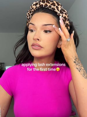 A post by @jade.amberrrrr on TikTok caption: putting on lash extensions for the first time 🎀✨🤭💖 no more winter uglies lashes @ProLash x @Carson Roney collab🫶🏼  @Lilac St. sealant 