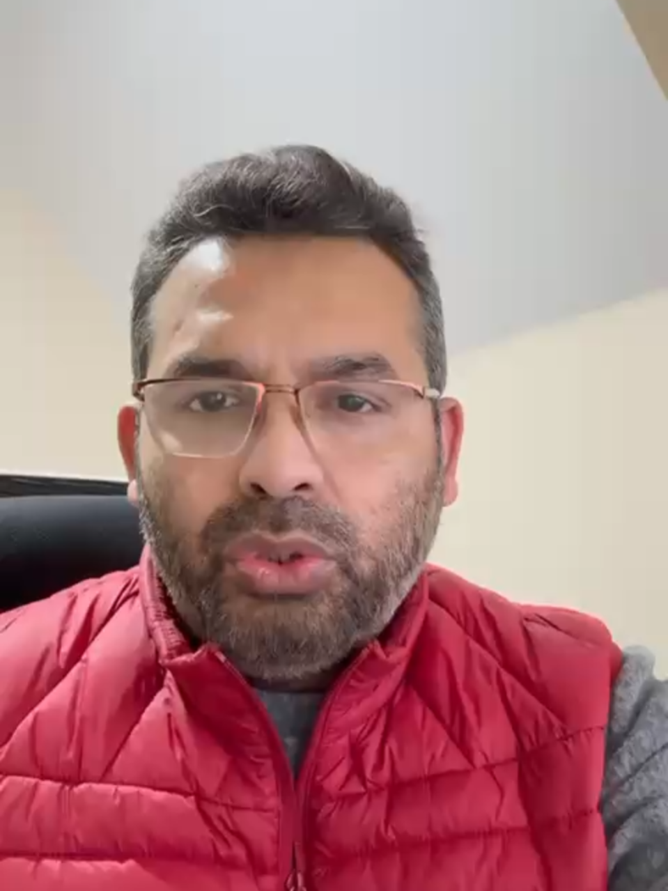A post by @borhanit on TikTok caption: দুঃসংবাদ ২০২৫! জরিমানার  আওতায় পরতে পারেন ইতালির  বিদেশি চাকুরীজীবীরা!   প্রফেশনাল কাউন্সিলিং নেওয়ার জন্য , ইতালির ইমিগ্রেশন গাইড বইয়ের জন্য,   এই নাম্বারে যোগাযোগ করুন-+39 0550317890 BUSINESS OPPORTUNITY COURSE করতে আমাদের সাথে যোগাযোগের ভার্চুয়াল অফিসের একটি মাত্র নাম্বার +390550317890