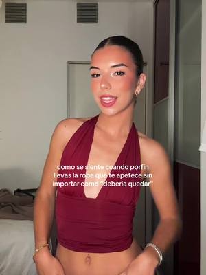 A post by @elenagortari on TikTok caption: 1 año con el top en el armario y no me lo ponía por vergüenza AJAJAJ enfin