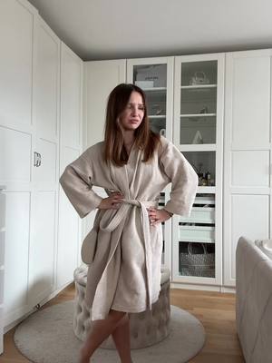 A post by @alinamour on TikTok caption: welche jacke passt besser?