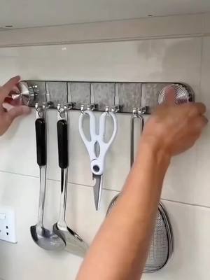 A post by @newlifehacks03 on TikTok caption: This high-looking suction cup row hook can be mounted on the wall without drilling holes. It has a strong load-bearing capacity. It can be used in bathrooms, behind doors and in the kitchen #NoPunchHook #SuctionCup#Hook