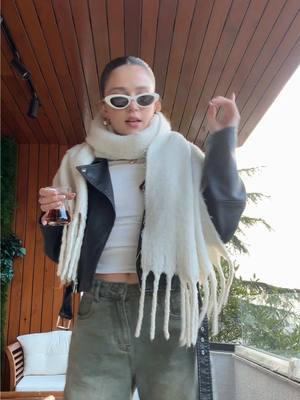 A post by @ferideozdinco on TikTok caption: Çayımla beniko✨👀☕️