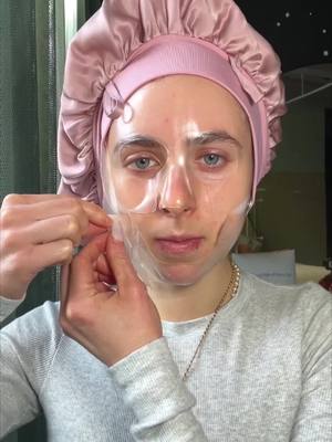 A post by @jessiebluegrey on TikTok caption: ❌Anzeige Wir sagen „Nein“ zu Pickel ausdrücken und „Ja“ zu den Garnier Hautklar 8h Pimple Patches 😎 @Garnierdeutschland  #garnierskincare #garnierpimplepatches #dontpopitpatchit 