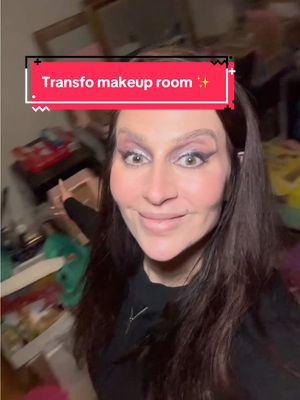 A post by @poopiblh on TikTok caption: Makeup Room transformation ! Je vide et nettoie ma pièce de tournage 🧽🧹avec l’aspirateur PowerDetect et sa station de vidage automatique de chez @Sharkclean.france publicité #sharkclean #powerdetect #sharkcleanfrance #votremaison #organisation #CleanTok 