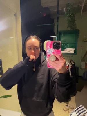 A post by @jessiebluegrey on TikTok caption: ICH BIN AUFGEREGT AHHHH