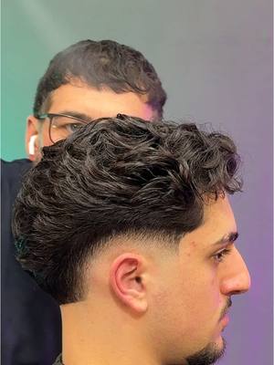 A post by @ali.friseurr on TikTok caption: #tutorial #hair #cut 