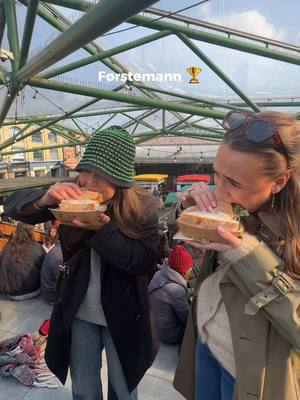 A post by @frideikkefrida on TikTok caption: Kommer til å drømme om den juicen 🥳 #fyp #dennedagen #diml #dayinmylife #london #boroughmarket #matmarket #tastetest 