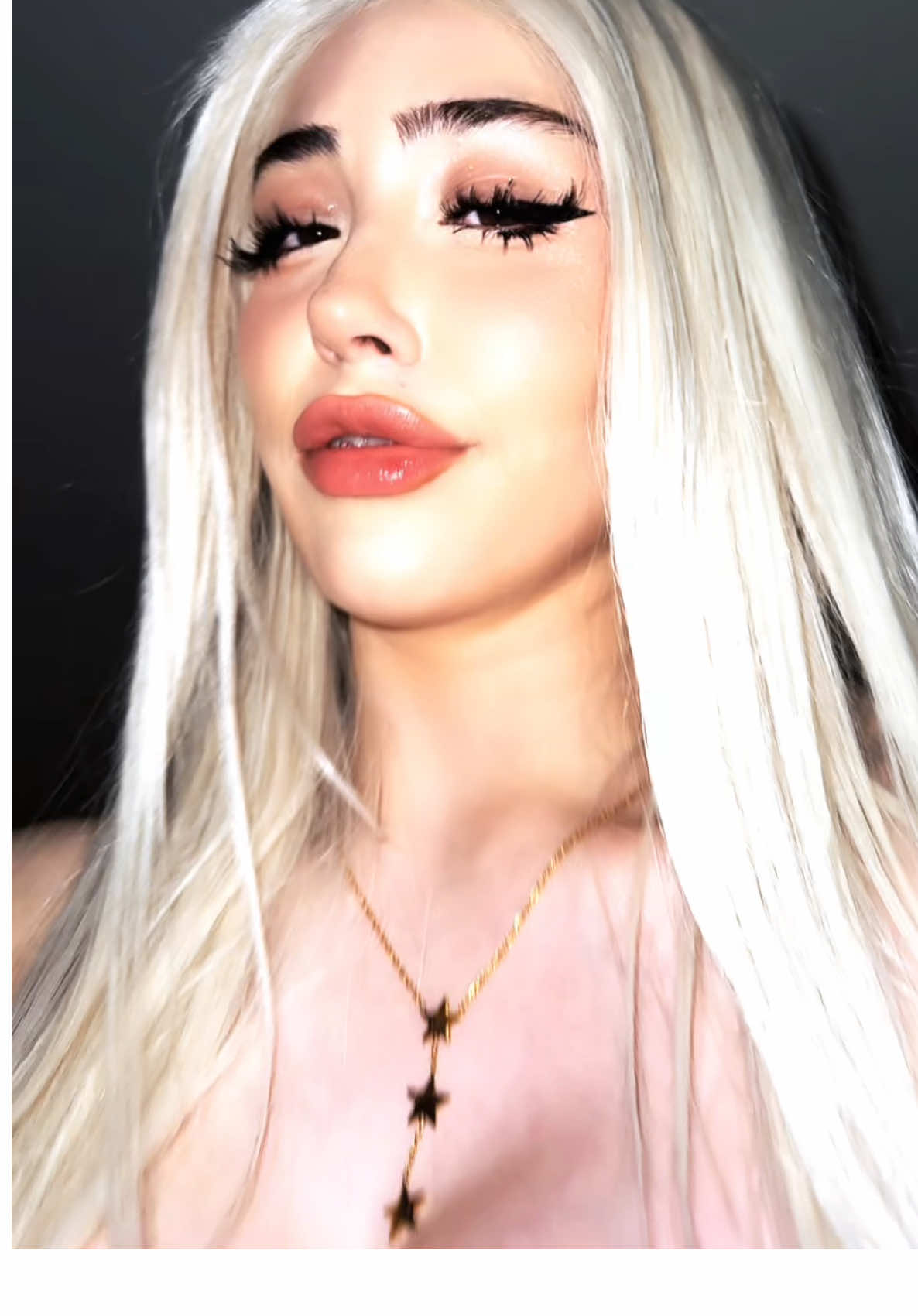 A post by @hannapunzelll on TikTok caption: besitos x ig 💖