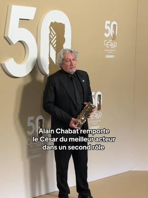 A post by @hugodecrypte on TikTok caption: L’acteur Alain Chabat remporte un César !