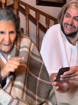 A post by @pacodemiguel on TikTok caption: La abuela anda en jupiter jajaja pero para todos los gustos en @Elektra México #FiestaDelMuebleElektra 