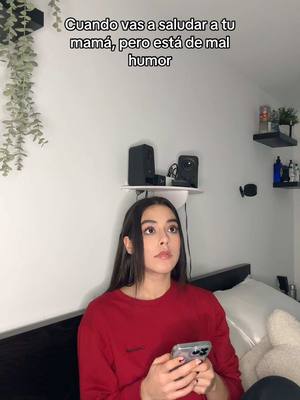 A post by @leal_stephany on TikTok caption: A correr se ha dicho #comedia #humor #mamá #hija 