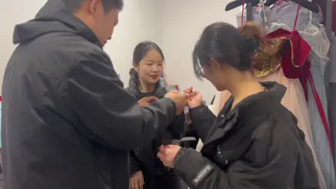 A post by @zhanghhh09 on TikTok caption: 什么原理？#每天学习一点点 