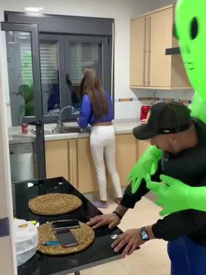 A post by @francallejon on TikTok caption: Ya están llegando los 👽 