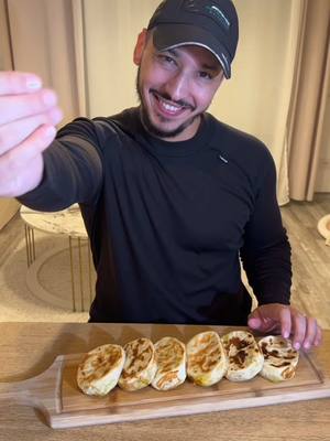 A post by @cestarpinbon on TikTok caption: ✨ idée recette ramadan ✨  Partie 1 : pains pizza poulet curry et mozzarella  #Ramadan #ramadan2025 #RamadanMubarak #recettes #ideerecette #recettesimple #recetterapide #recettefacile #recettefacileetrapide #recettesimpleetrapide #tiktokfood #cestarpinbon 