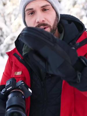 A post by @jaworskyj on TikTok caption: Nie wieder kalte Finger beim Fotografieren! – Anzeige ➡ Nimm die 3in1 Handschuhe für Fotografen und mach tolle Fotos bei Schnee und Kälte. Getestet bis -17°C in Finnland.🇫🇮 ✅ Ideal für Winter, Frühling und Herbst – flexibel tragbar ✅ Perfekte Griffigkeit & Wärme für Outdoor-Shootings ✅ Jetzt erhältlich auf www.haukland.de #jaworskyj #haukland #fotografie