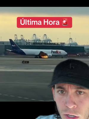 A post by @carlos_eduardo_espina on TikTok caption: Un avión de FedEx se prendió en fuego 🚨