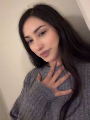 A post by @haniye_mazari_officiall on TikTok caption: 🖤🙂🍂
