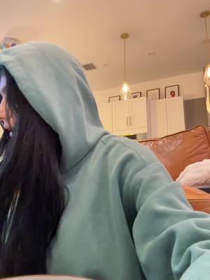 A post by @miakhalifa on TikTok caption: que chimbaaaa