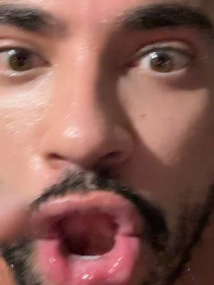 A post by @aospinad_tt on TikTok caption: jacuzzi… un plan muy sobrevalorado. 