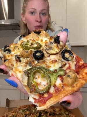 A post by @smallersam_pcos on TikTok caption: Pizza Hut🍕(540 + 30g protein/ 2 pieces) Here’s how to order it:  Large THIN CRUST pizza with regular marinara, regular cheese, extra chicken sausage, garlic, carmalized onions, mushrooms, bell peppers, black olives, and jalapeños- Cut into 8 slices/ 270 cals + 15g protein per slice. #pizza #caloriedeficit #protein #menu #hack #fastfood #mealprep #whatieatinaday #pcos #healthy #balance #order #cheese #chicken #ranch #beforeandafter #transformation #mom #house