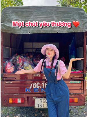 A post by @vietphuongthoa98 on TikTok caption: Một chút yêu thương tại quê nhà ❤️ Em cảm ơn lãnh đạo xã Tịnh Giang đã lên danh sách và dẫn em đến trao quà tận tay cho 270 hộ dân ạ ❤️