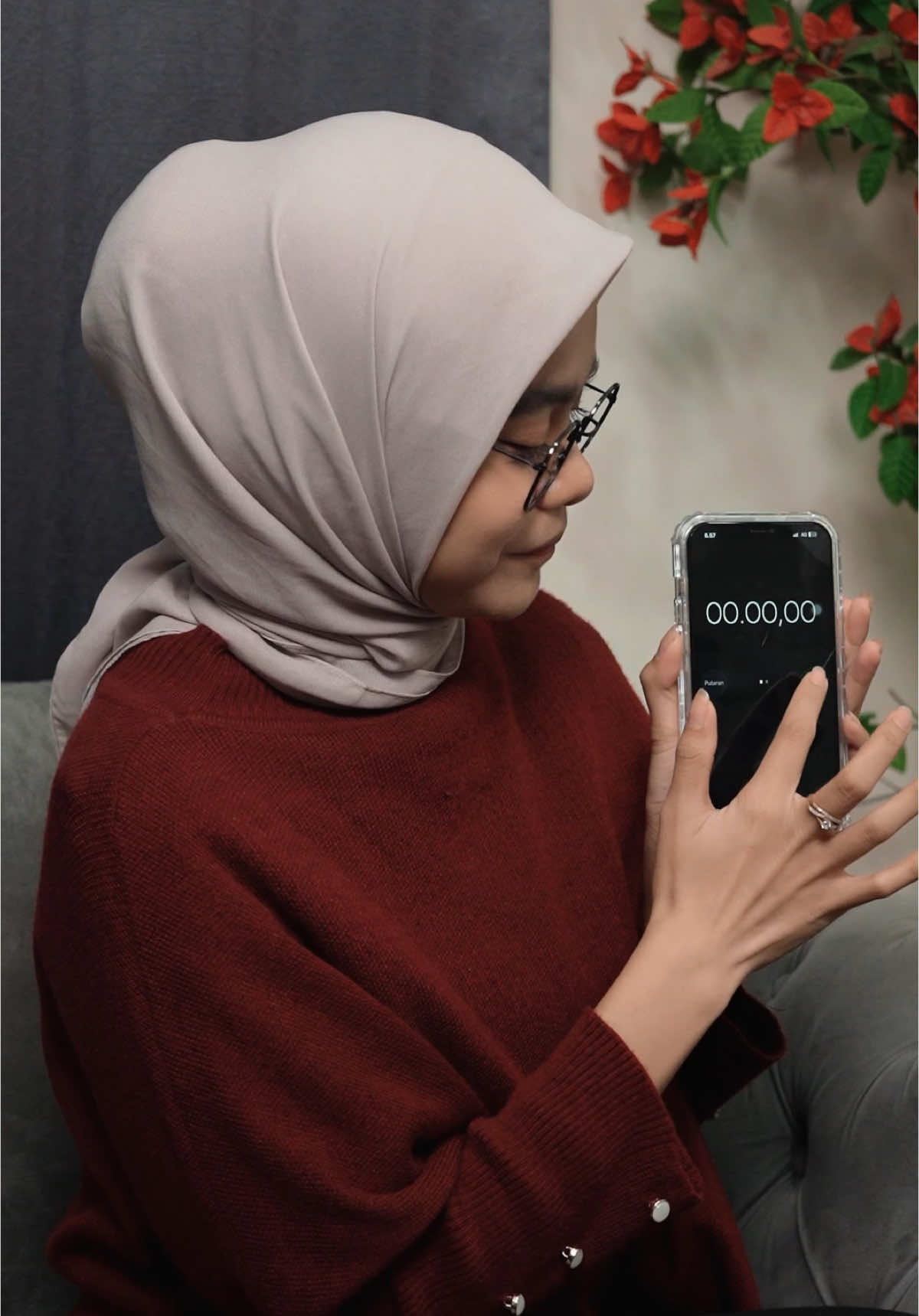 A post by @dddkembar on TikTok caption: Menurut kalian dita bener gaa?😂 ,btw hijab nya by @3D Style Store #fyp #xyzbca #ViralDiTikTok 
