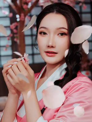 A post by @ccreamlike on TikTok caption: สาวคนนี้คือใครนะ จำได้ไหมคะ ดูคลิปนี้จบรับฮีโร่ Astrid ไปเลยย #7มีนารับสกินAstrid #RoVTH 