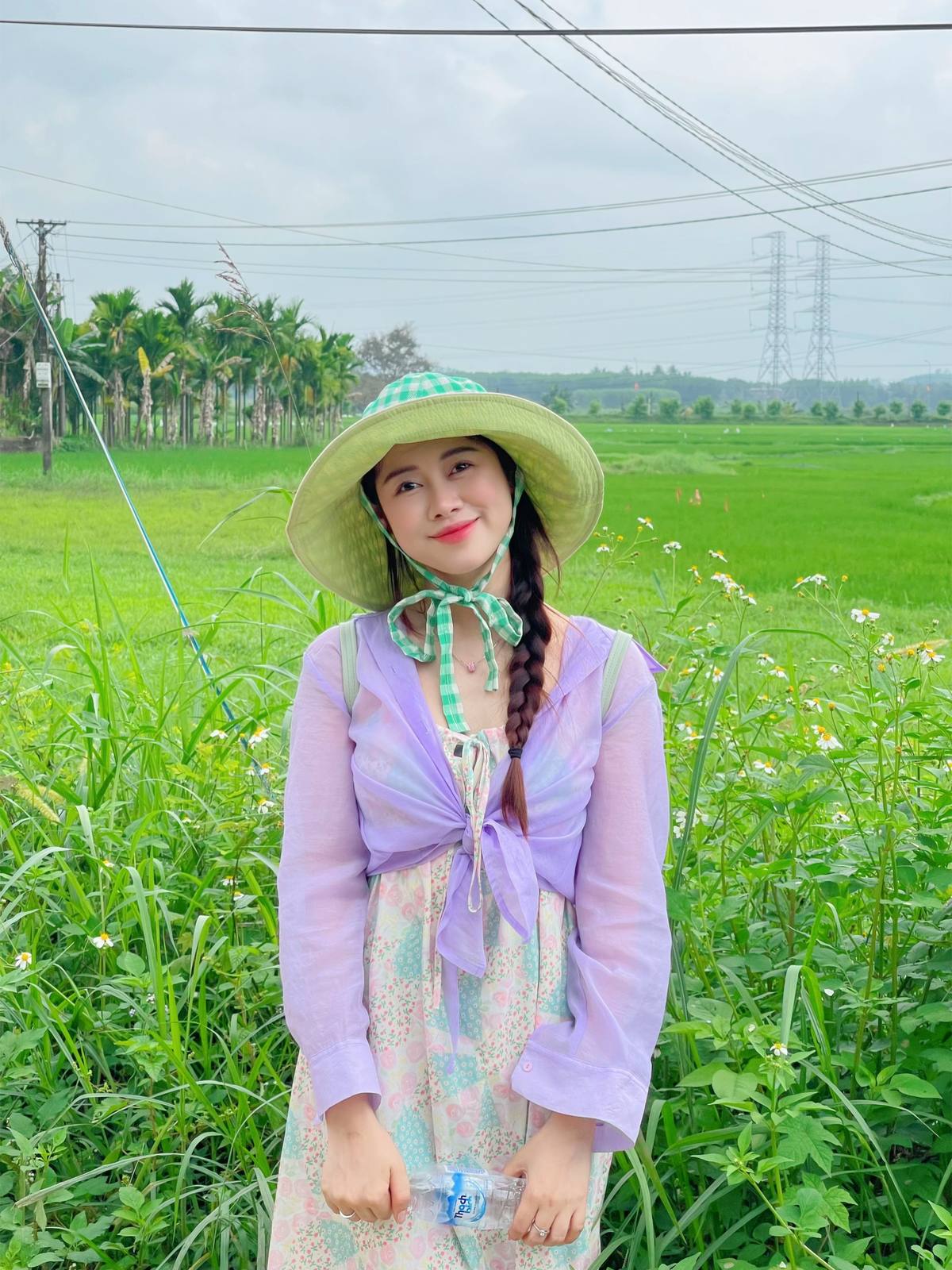 A post by @vietphuongthoa98 on TikTok caption: "Xin em hãy yêu thương cho người dưng ở khắp trần gian" ❤️