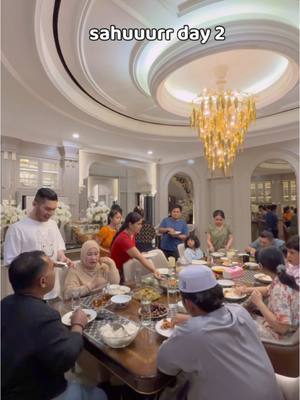 A post by @shellasaukia on TikTok caption: gak buka puasa..gak sahur..selalu rame kaya kenduri haha