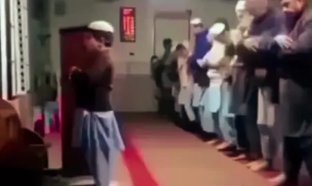 A post by @al.fourqan on TikTok caption: Une récitation de Quran incroyable #ramadan #ramadanmubarak #ramadan2025 #رمضان_كريم #رمضان_يجمعنا #رمضان_مبارك #التراويح 