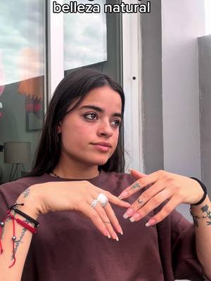 A post by @julisavioli on TikTok caption: Interrogatorio o preguntas? #belleza #fyp #humor 