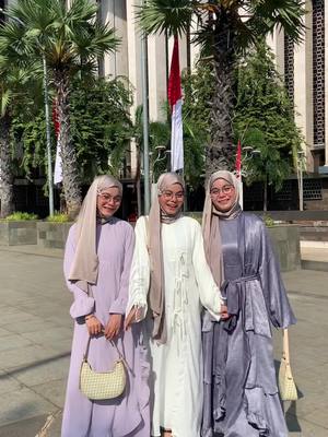 A post by @dddkembar on TikTok caption: Jgn kayak kita berantem dulu baru beli baju lebaran, MasyaAllah baju kita by @Zisallectionn #fyp #xyzbca #ViralDiTiktok 