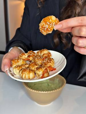 A post by @andji_cook on TikTok caption: Les petites crevettes feuilletées 🍤✨