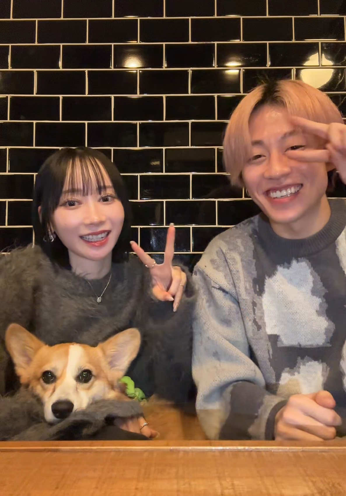 A post by @com.yuta0305 on TikTok caption: 俺らも大人になったなーー くれまぐのチャンネルでデート動画上がってます🫡 今度はプリクラとろーぜいー @浅見めい #コムまぐ #コムドット #コムドットゆうた 