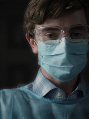 A post by @rtlplus on TikTok caption: Windeln wechseln im Dr. Shaun Murphy Style. 🤣 Die finale 7. Staffel von The Good Doctor jetzt bei RTL+ streamen! 🍿 #RTLPlus #TheGoodDoctor #RTLPW #LAWOS