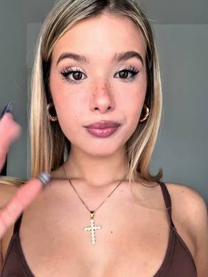 A post by @noemiipiunti on TikTok caption: mai più senza il nuovo brow mascara in mousse SUPERFLUFF di @Maybelline NY per sopracciglia definite che mantengono la loro morbidezza 🤎#maybelline #adv