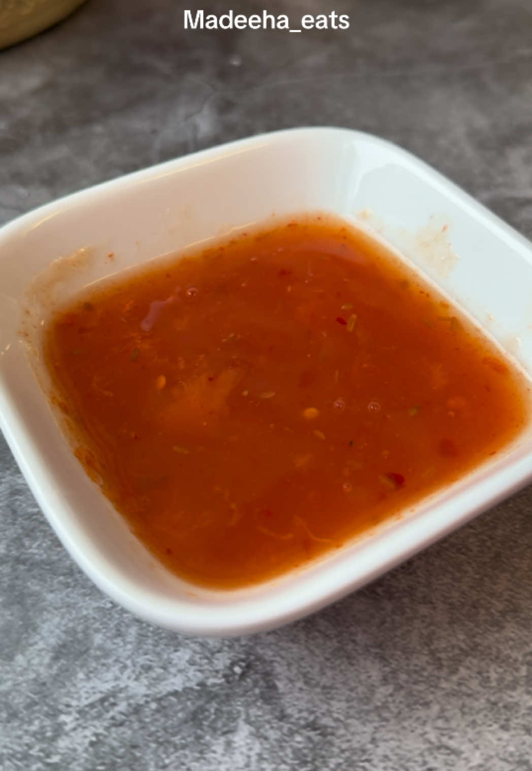A post by @madeehasfoododyssey on TikTok caption: Ramadan Iftar special laal chutney for samosa  #Ramadan #iftar #samosa #chaat #punjabitiktok #foodtok #growmyaccount #fyp   