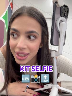 A post by @newmartina on TikTok caption: KIT SELFIE SEMPRE E OVUNQUE✨📸 Amici miei, siete pronti a realizzare scatti e video a un livello superiore?  Con il Kit Selfie firmato New Martina, ogni contenuto sarà perfetto. Il duo ideale per i tuoi contenuti social.🎥  Siete pronti a brillare? Correte a scoprire il Kit Selfie con una promo speciale✨ #MartySelfie #ContentCreator #KitSelfie #Selfiestick #SelfieLight