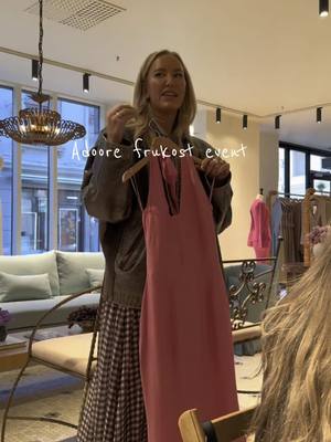 A post by @nattid on TikTok caption: Så mysig liten tripp med | @Cajsa Johansson 🌼 inte nog med det fixa jag håret hos @Hairby_sanna_  💇🏼‍♀️sen @ADOORE frukost event magiskt!!! & sist men inte minst en liten kort tipp till Ullared 🤍