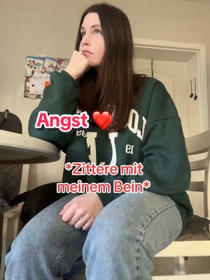 A post by @patriciaherfort on TikTok caption: Wer macht das auch aus Angst oder Nervösität? ❤️ folgt mir auch auf Insta: patricia.herfort #foryou #fy #viral #foryoupage #pattifamily 