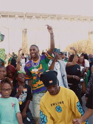 A post by @t99zy on TikTok caption: It’s A Parade Inside My City Yeahhh MARDI GRAS TRIPOUT!! No Culture Like NEW ORLEANS💚💛💜⚜️ #foryoupage #nola #mardigras #fypシ #fyp USE THIS SOUND