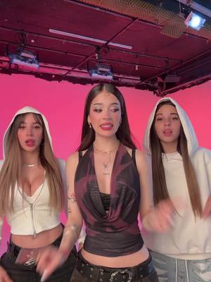 A post by @iamferv on TikTok caption: mujeres argentinas y yo 🫦🇨🇱🇦🇷@SIMONA❤️ @Alberee 