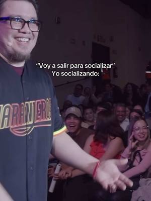 A post by @francoescamillaofficial on TikTok caption: Creo que Andrea no quería hablar conmigo #Cabareteando #hermosillo 
